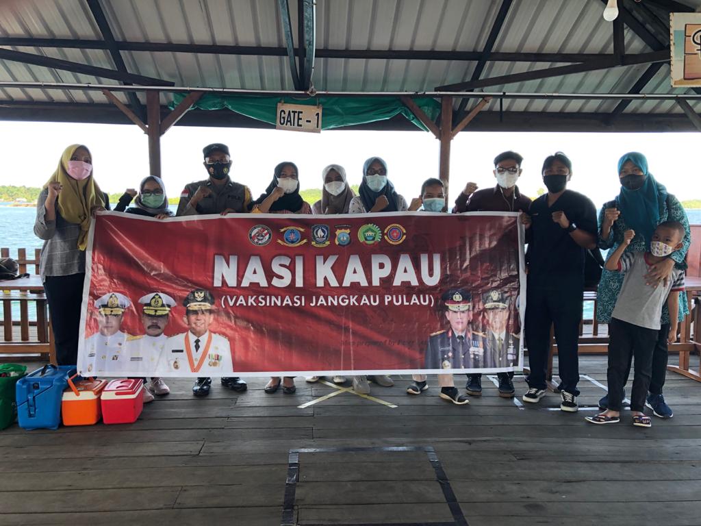 Polsek Galang Laksanakan Nasi Kapau Percepatan Vaksinasi Ke Pulau Seraya Kelurahan Pulau Abang Kota Batam