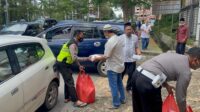Satlantas Polresta Barelang Batam Bagikan Paket Makanan Sembako.