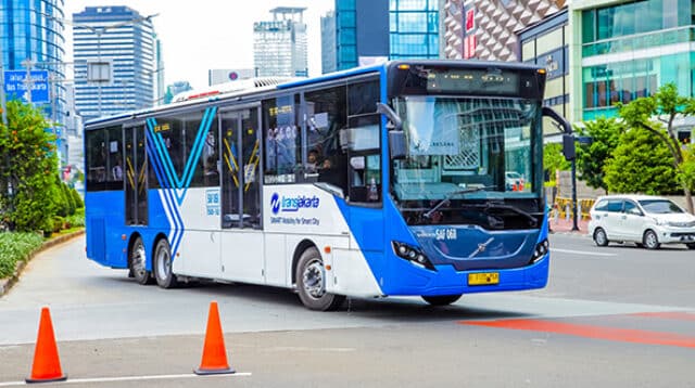 Petugas Transjakarta Amankan 2 Terduga Copet di Bus